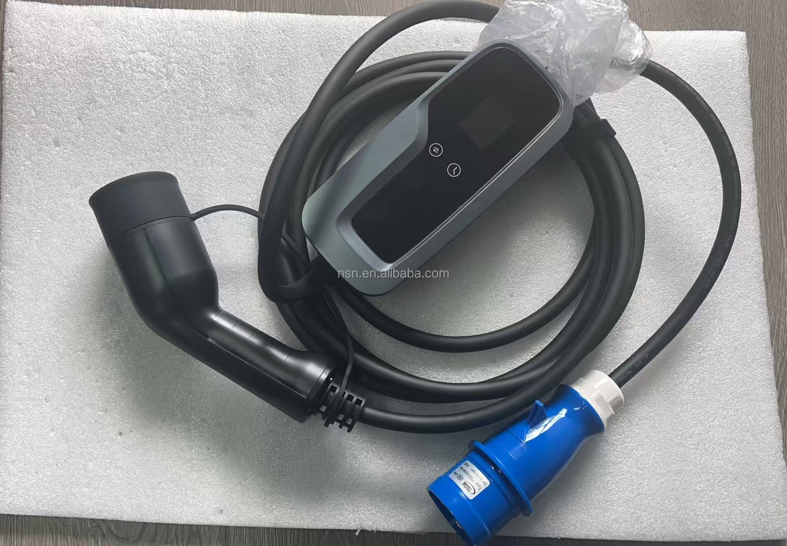شاحن سيارة كهربائي منزلي محمول - مراجعة Type 2 Charger وسعره
